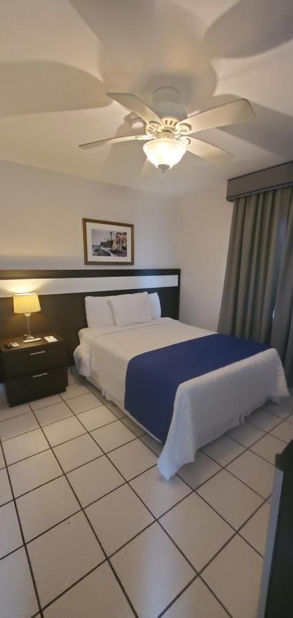 Full Moon Hotel & Restaurant Salinas Extérieur photo