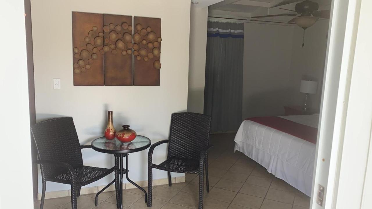 Full Moon Hotel & Restaurant Salinas Extérieur photo